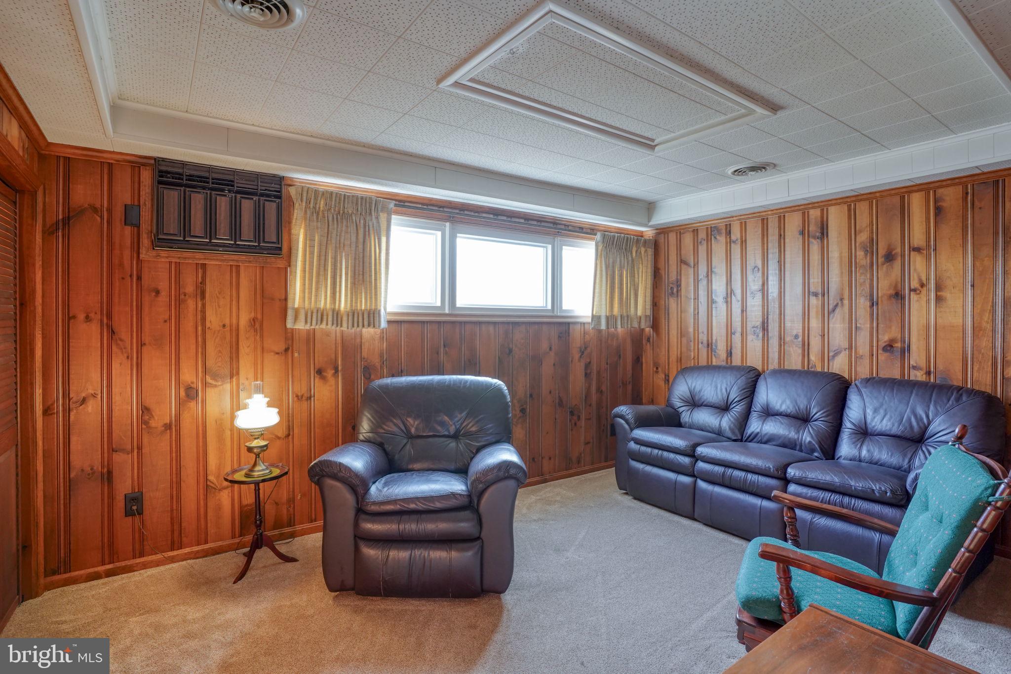 KENT ACRES - Residential