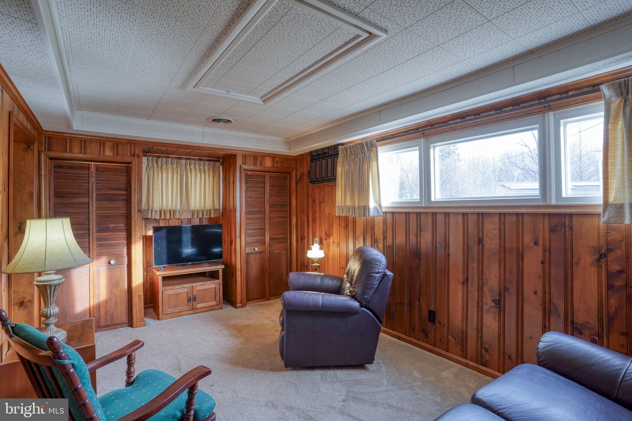 KENT ACRES - Residential