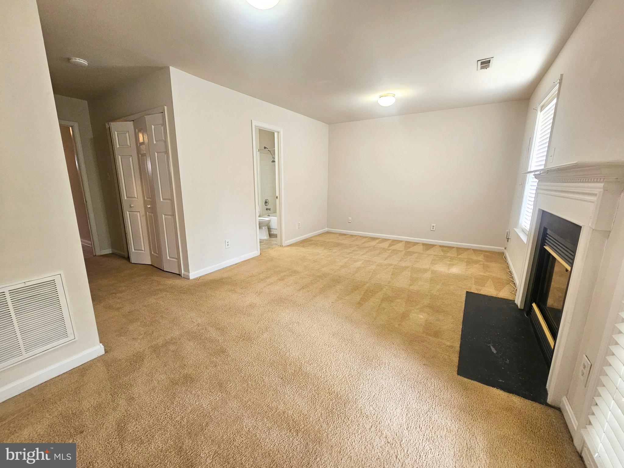 303 DUNDEE PLACE