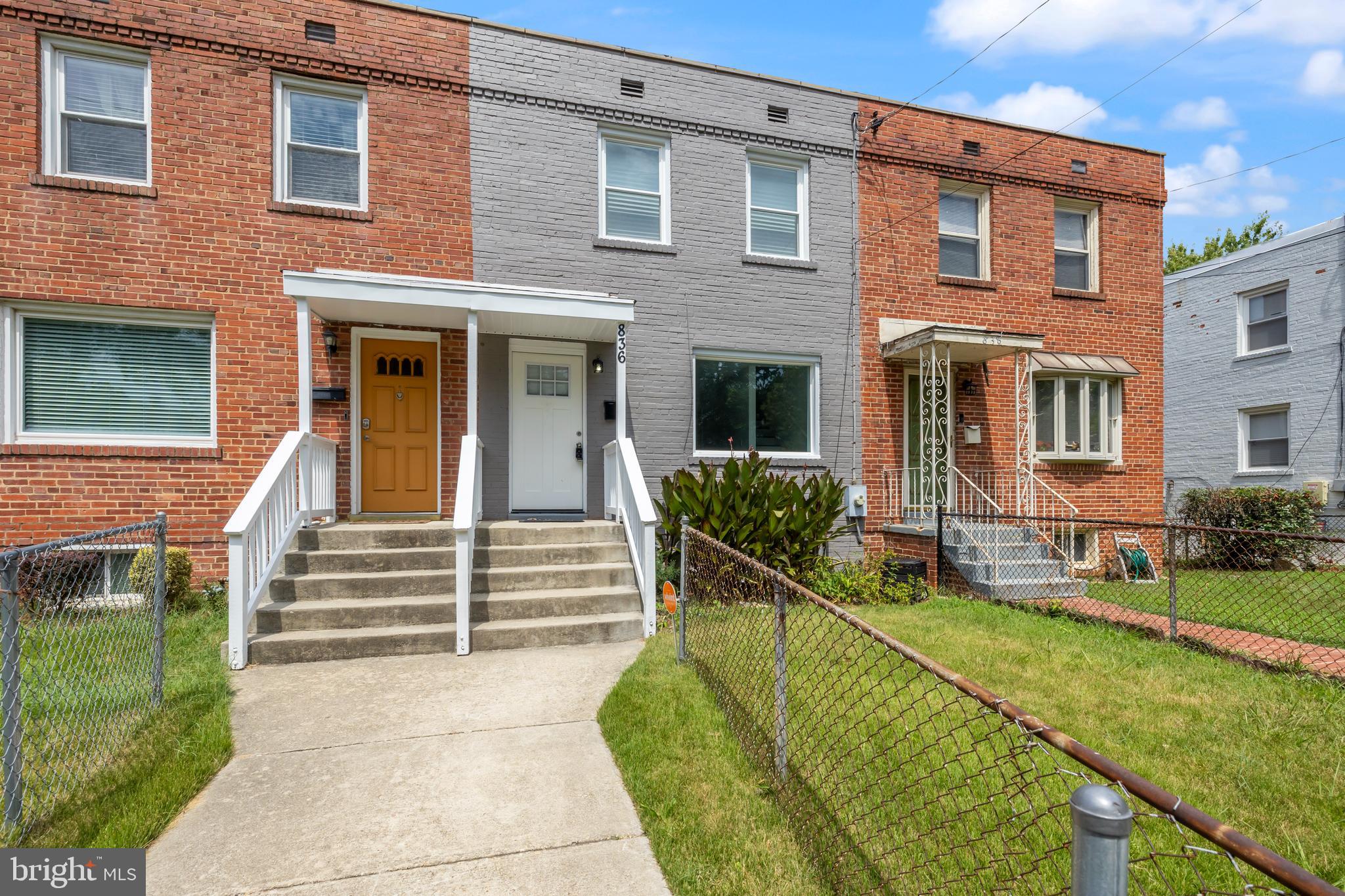 836 XENIA STREET SE