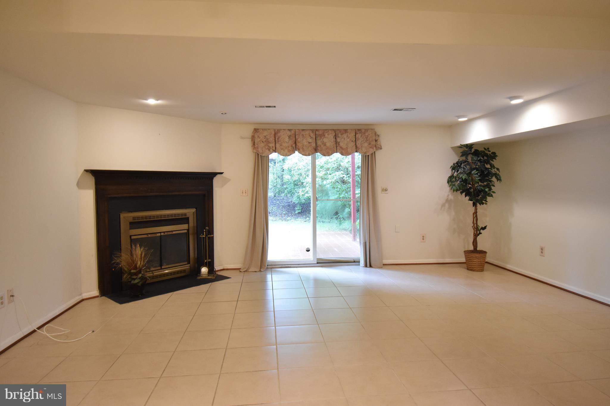 HUNTERS RUN - Residential