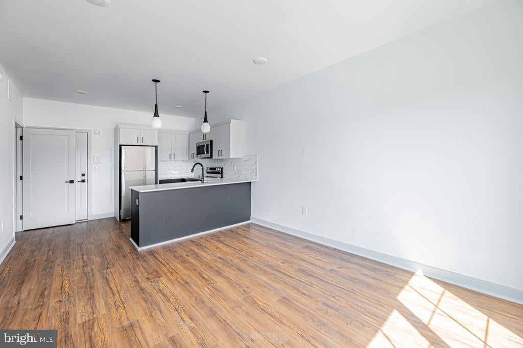 5001 UMBRIA STREET U511
