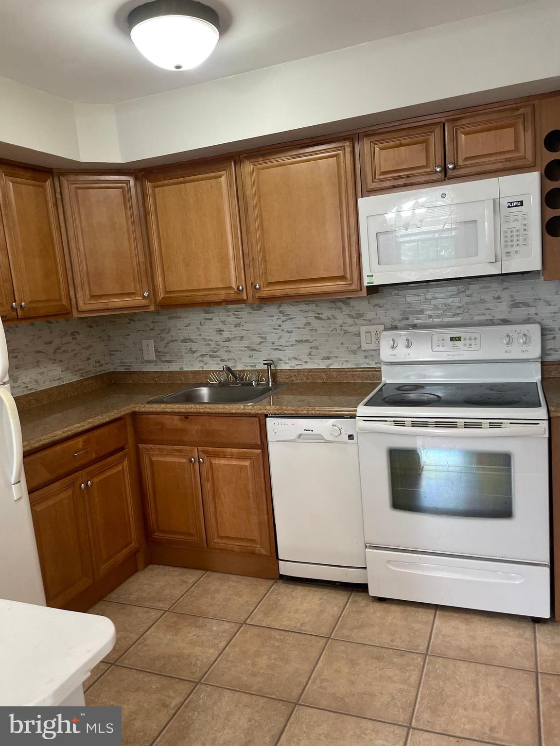 CIDER KNOLL - Residential Lease