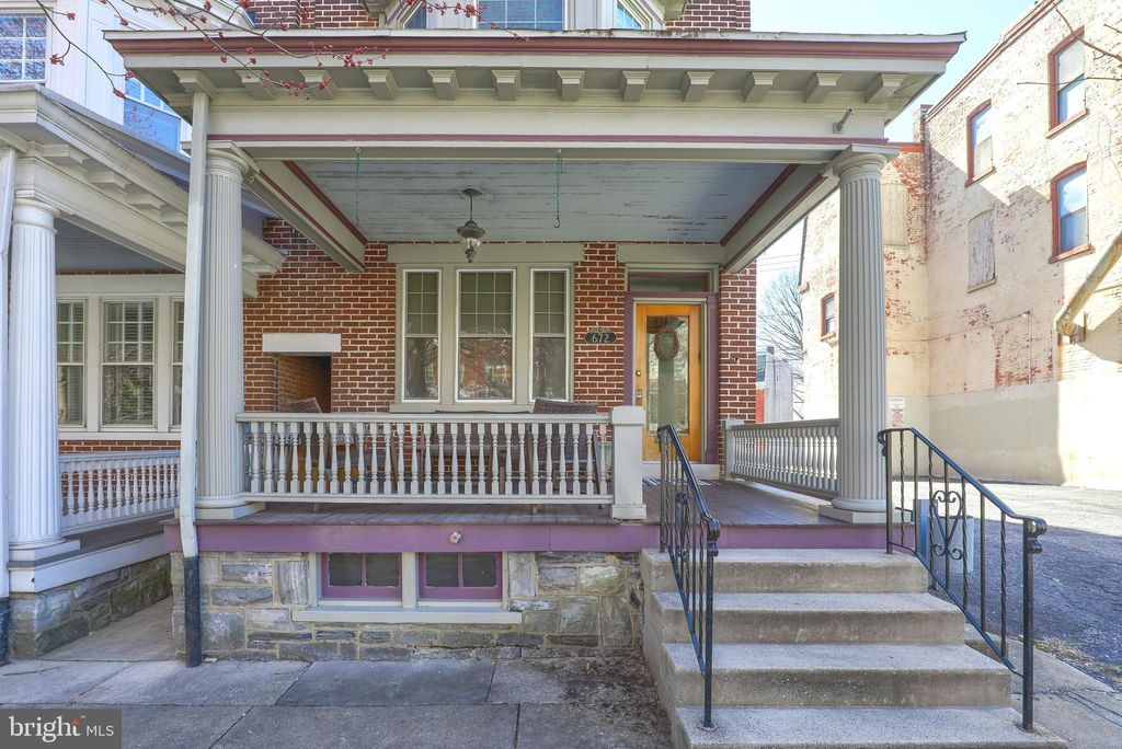 Photo of 672 W CHESTNUT ST, LANCASTER, PA 17603 (MLS # PALA2031964)