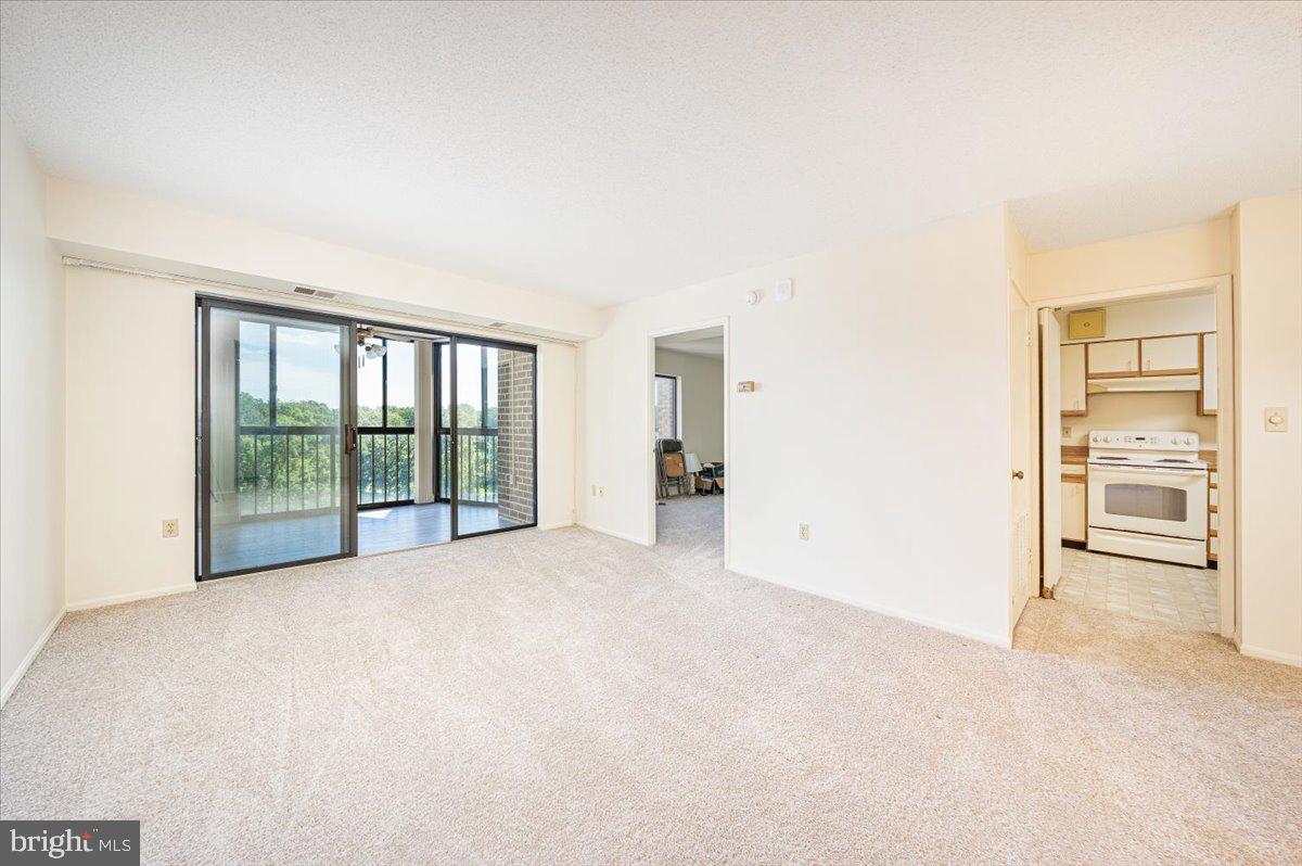 GREENS AT LEISURE WORLD - Residential