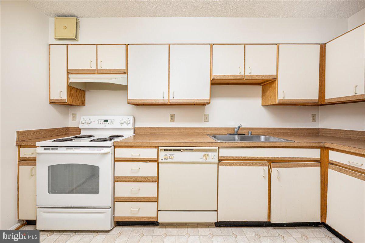 GREENS AT LEISURE WORLD - Residential