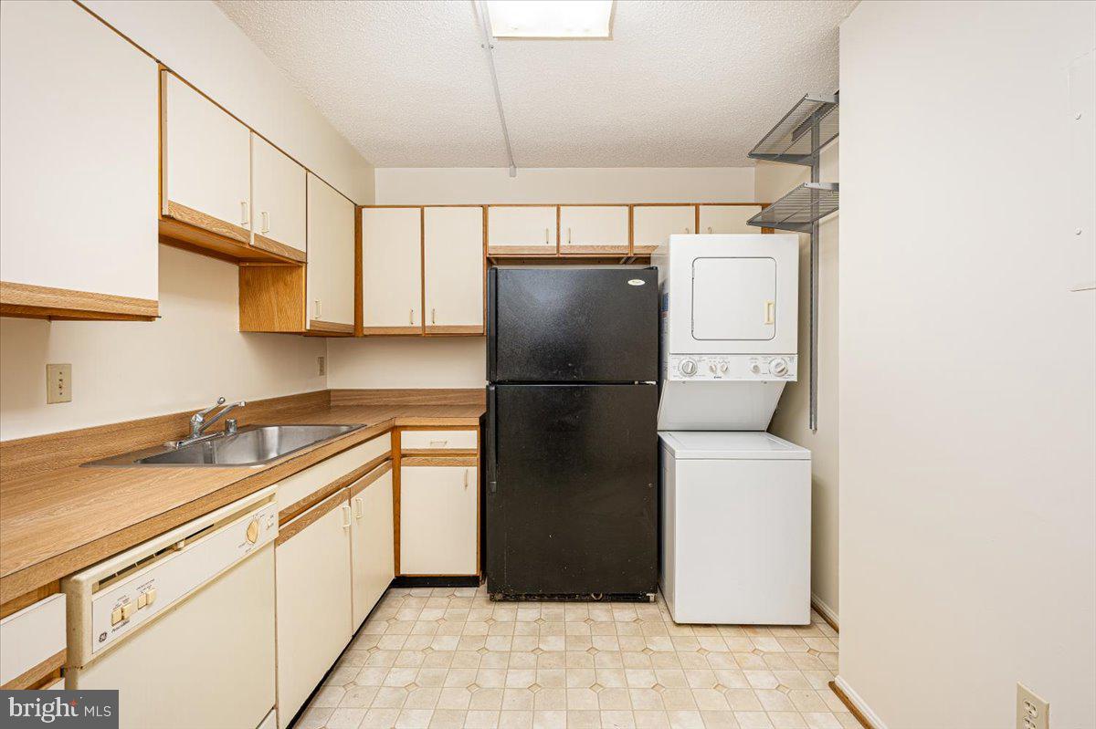 GREENS AT LEISURE WORLD - Residential