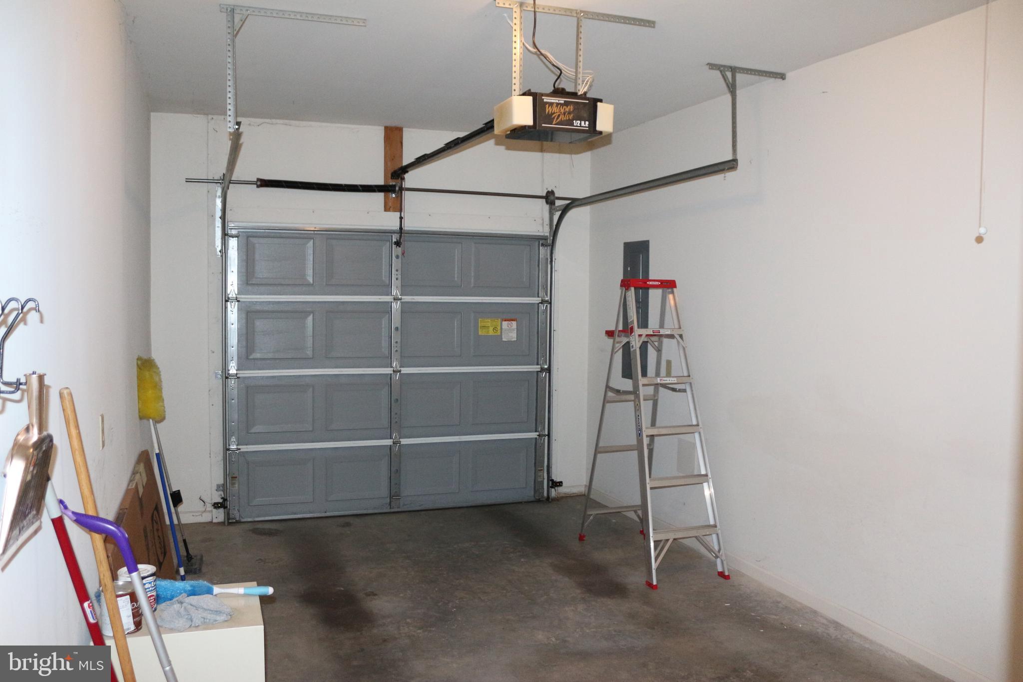 SUMMERLAND MANOR - Residential