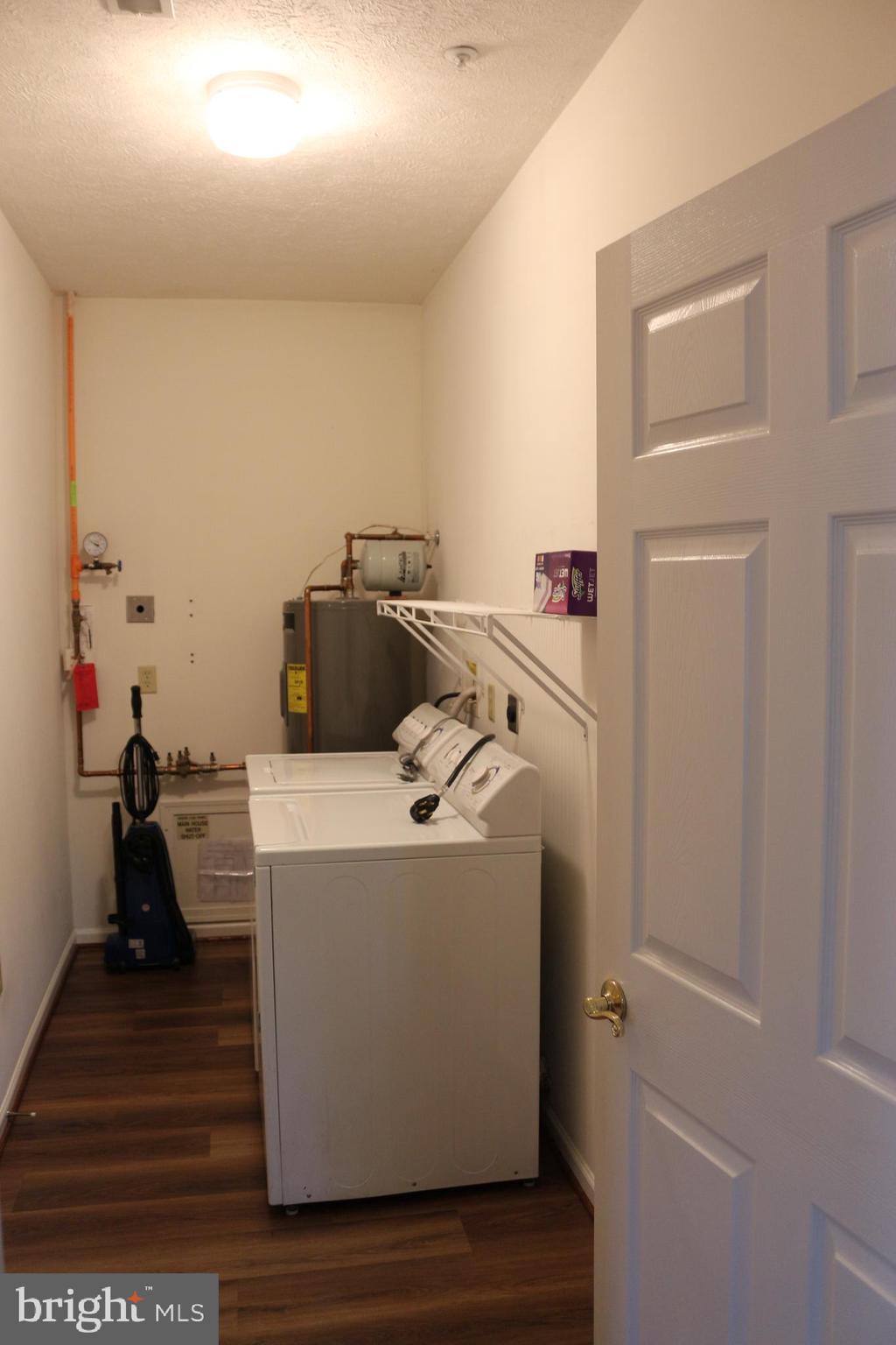 SUMMERLAND MANOR - Residential