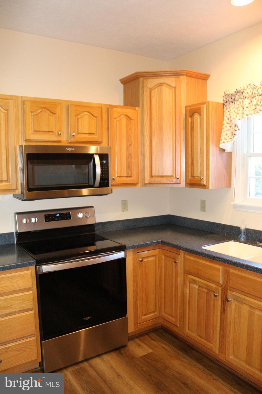 SUMMERLAND MANOR - Residential