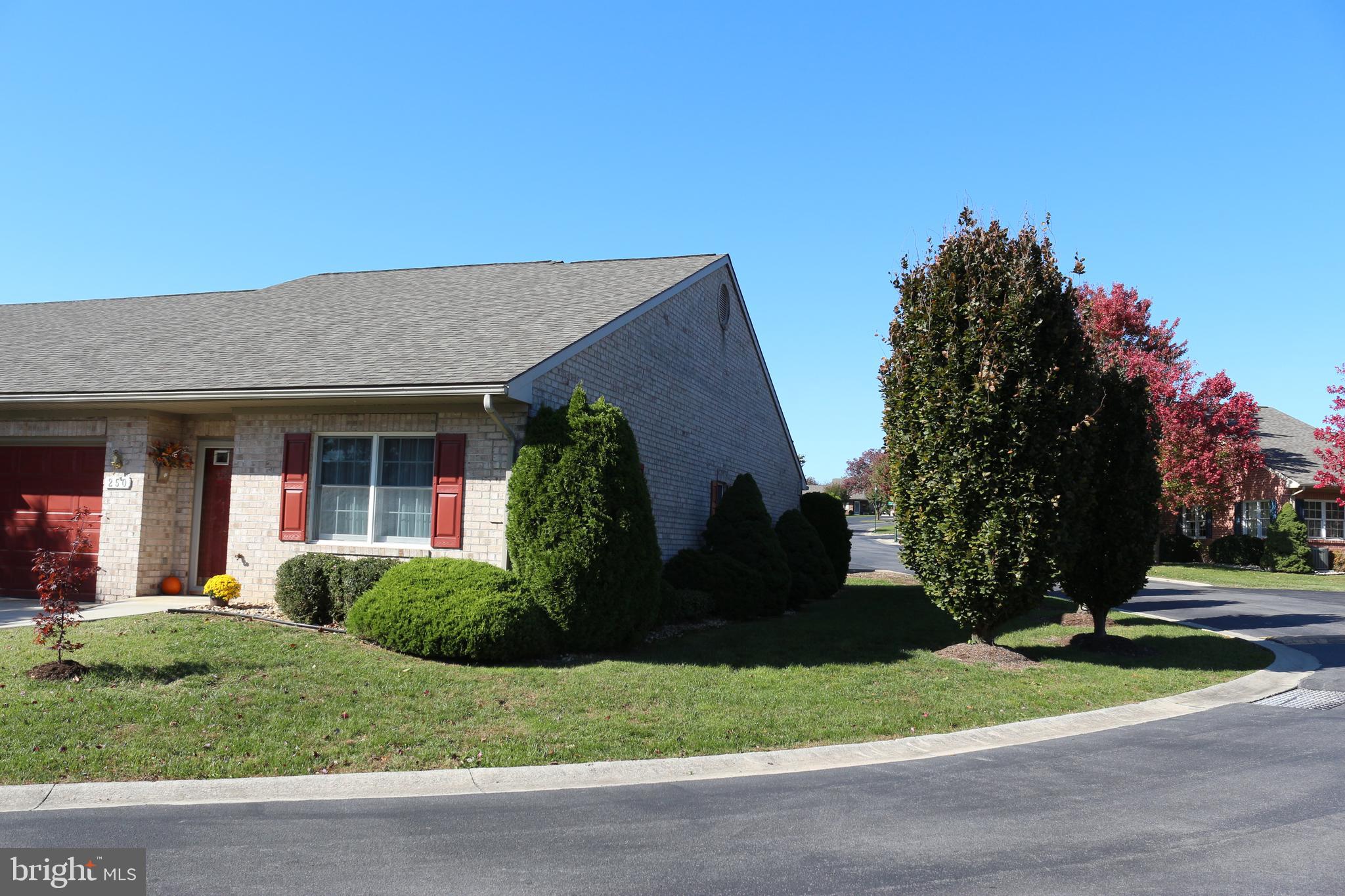 SUMMERLAND MANOR - Residential