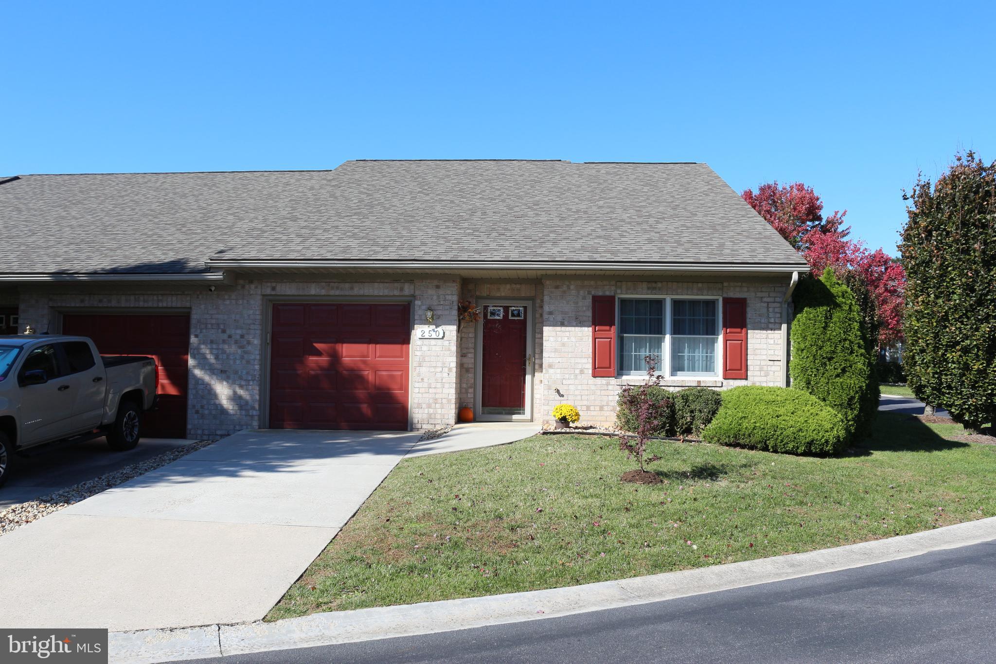 SUMMERLAND MANOR - Residential