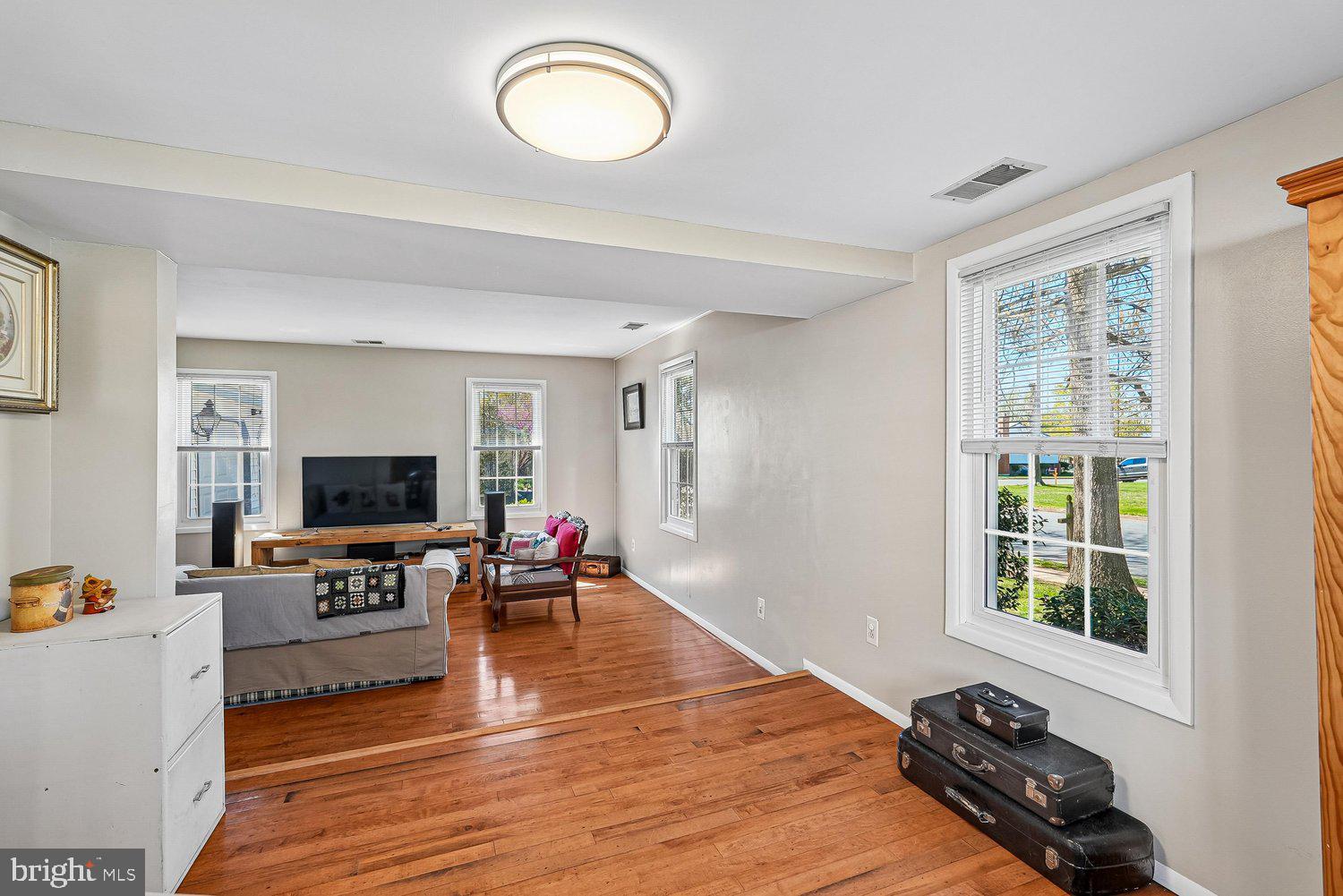 OAK TREE - Residential