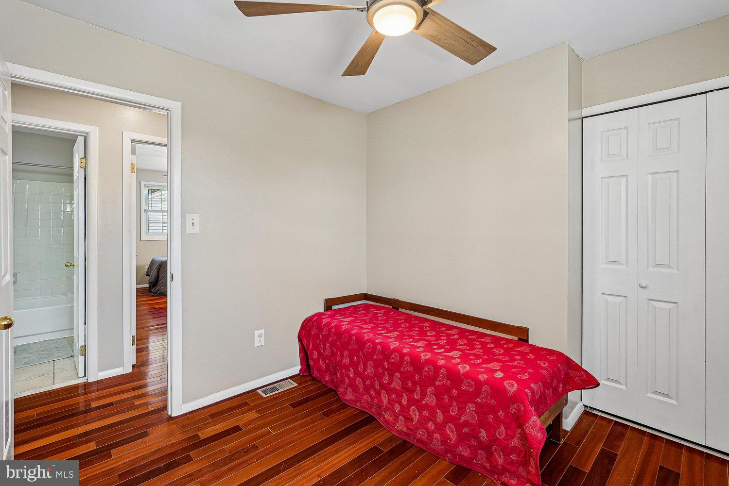 OAK TREE - Residential