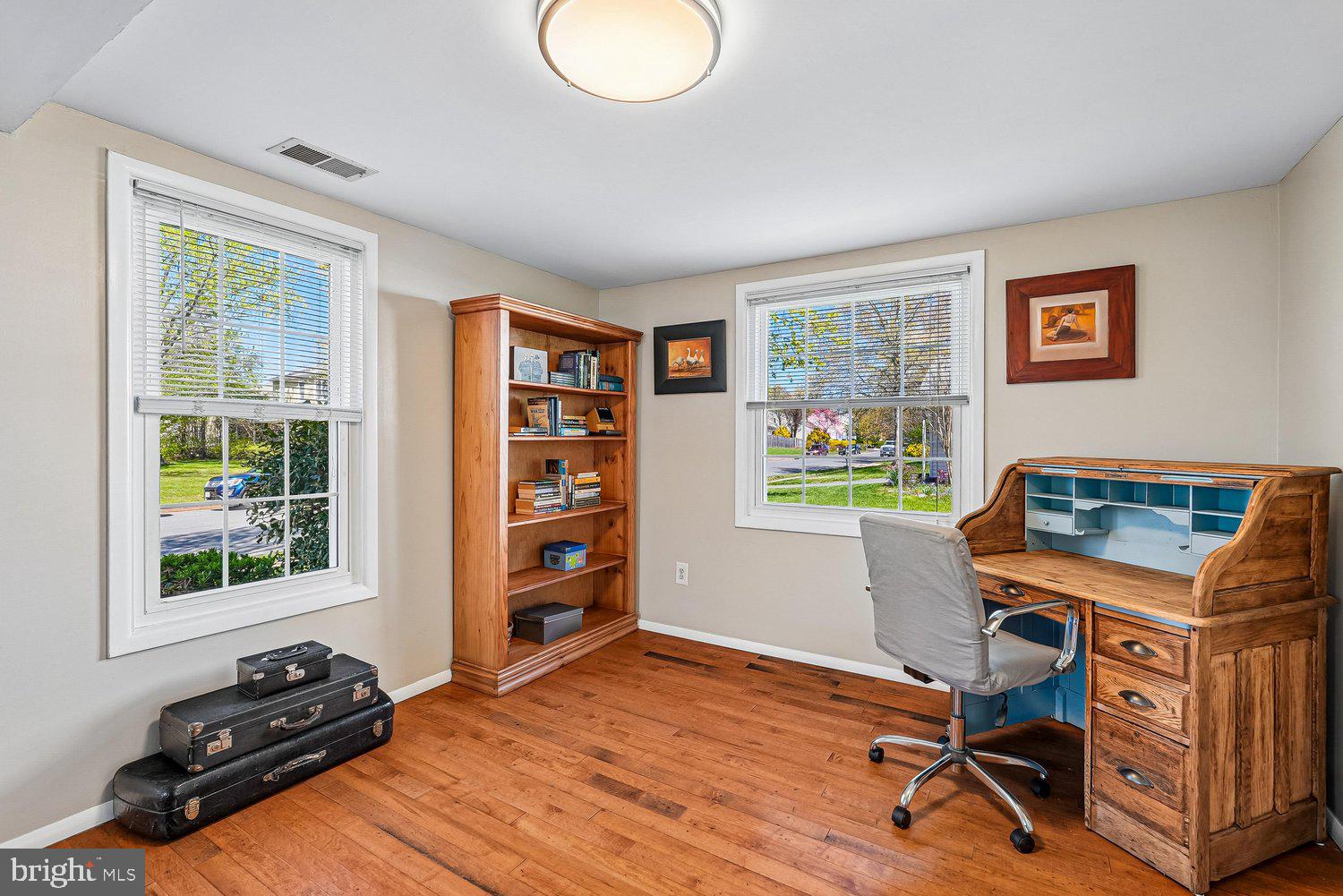 OAK TREE - Residential