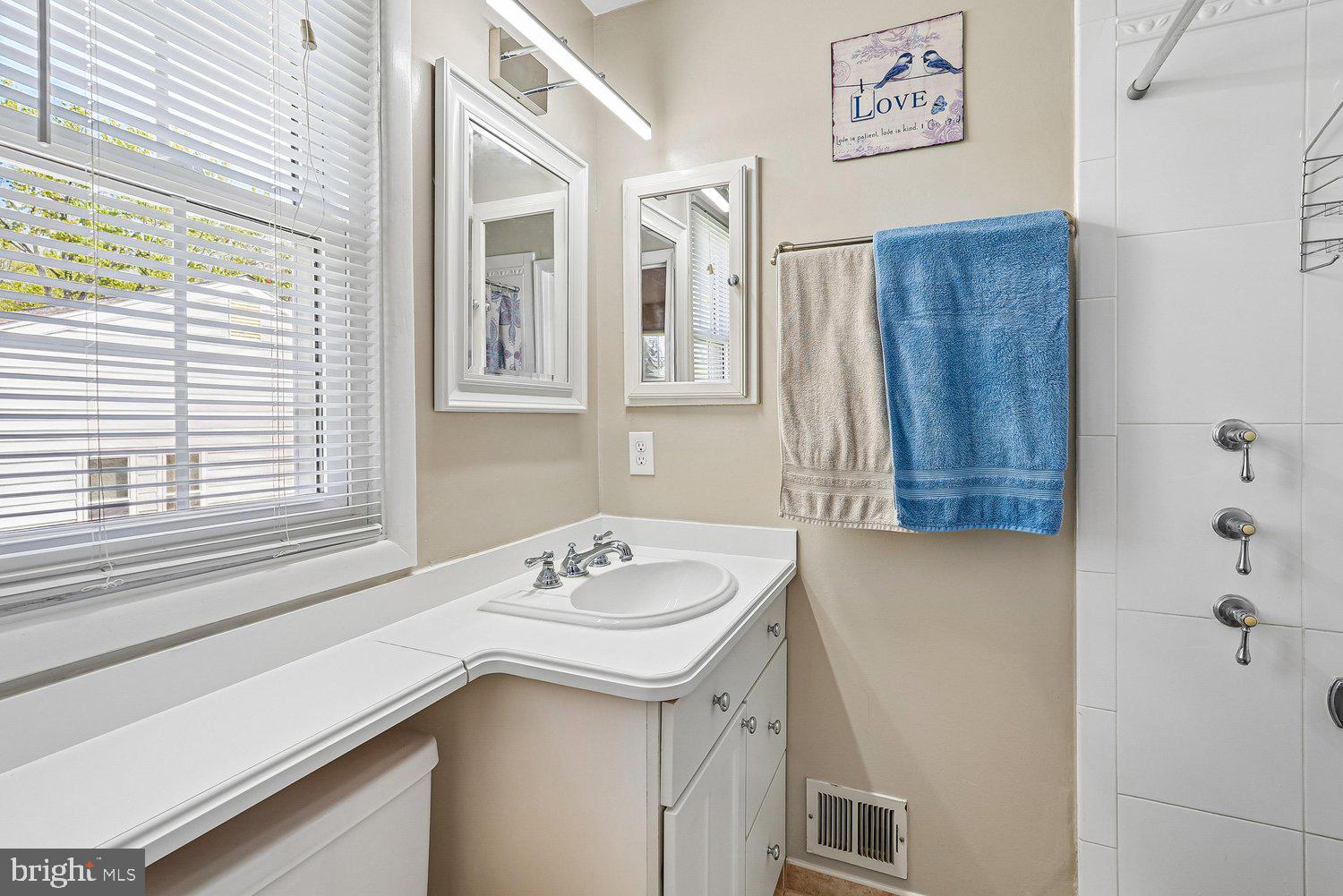 OAK TREE - Residential