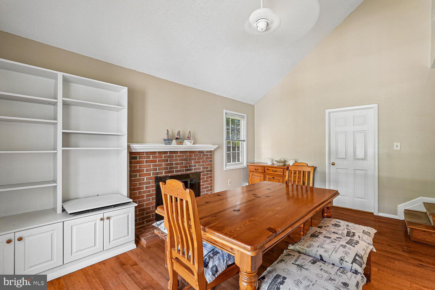 OAK TREE - Residential