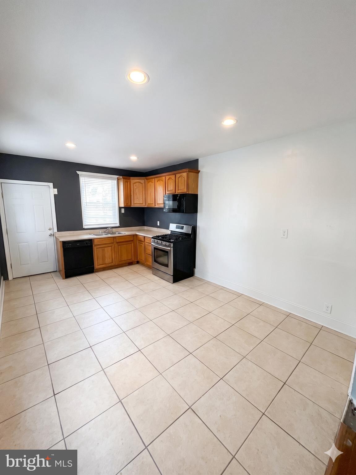 218 E ROOSEVELT BOULEVARD