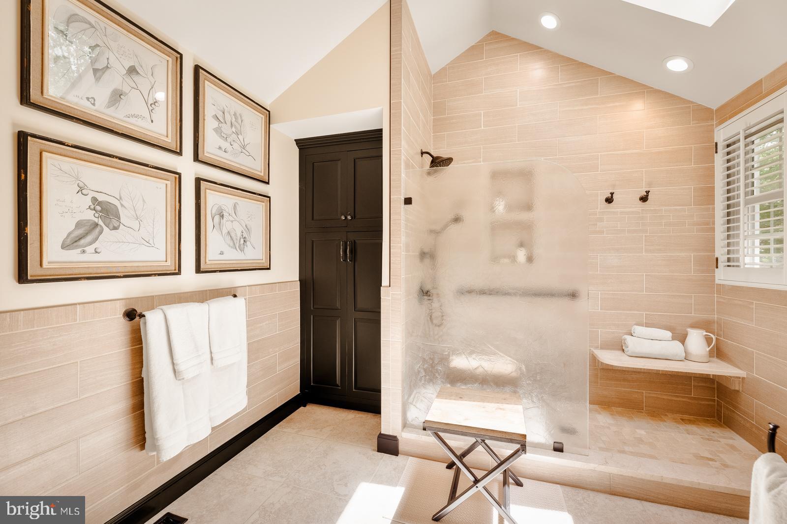 ROLLING COACH ESTS - Residential