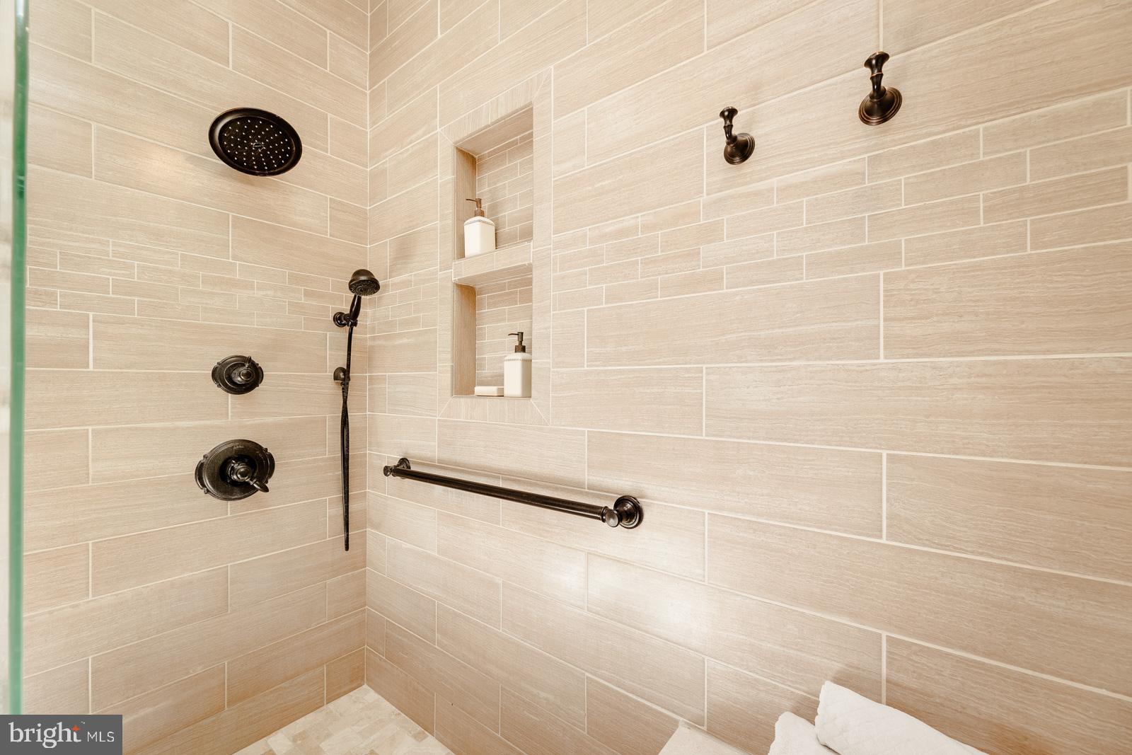 ROLLING COACH ESTS - Residential