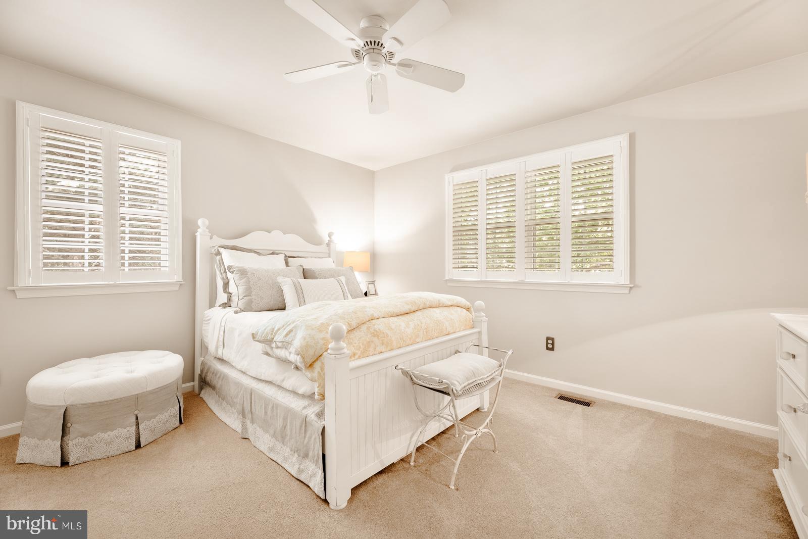 ROLLING COACH ESTS - Residential