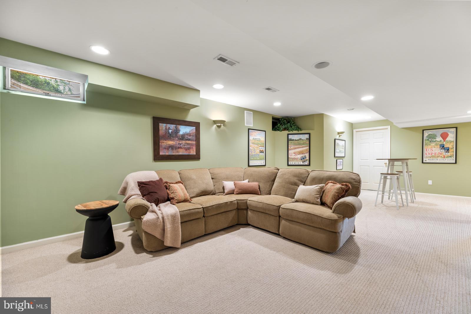 ROLLING COACH ESTS - Residential