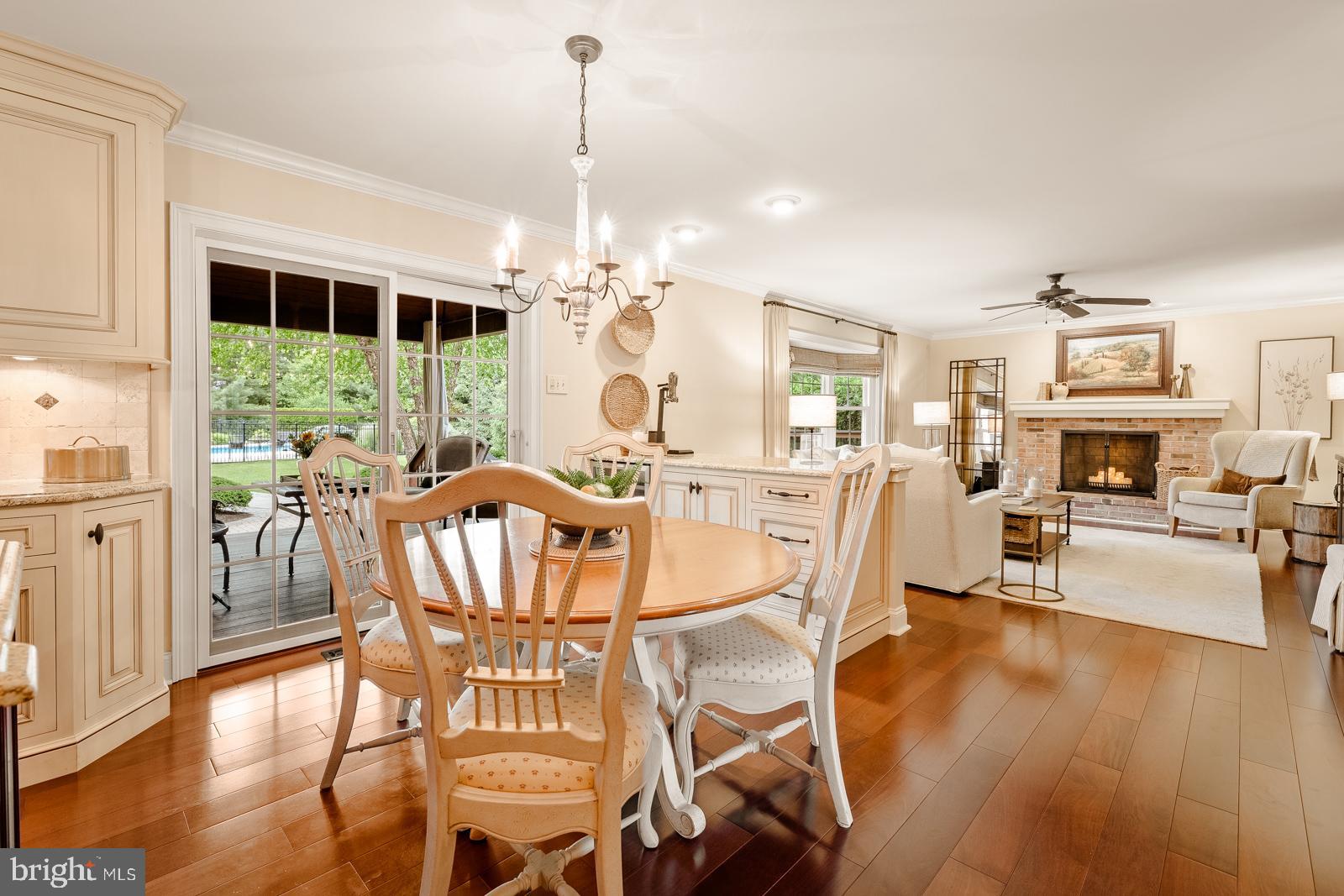 ROLLING COACH ESTS - Residential