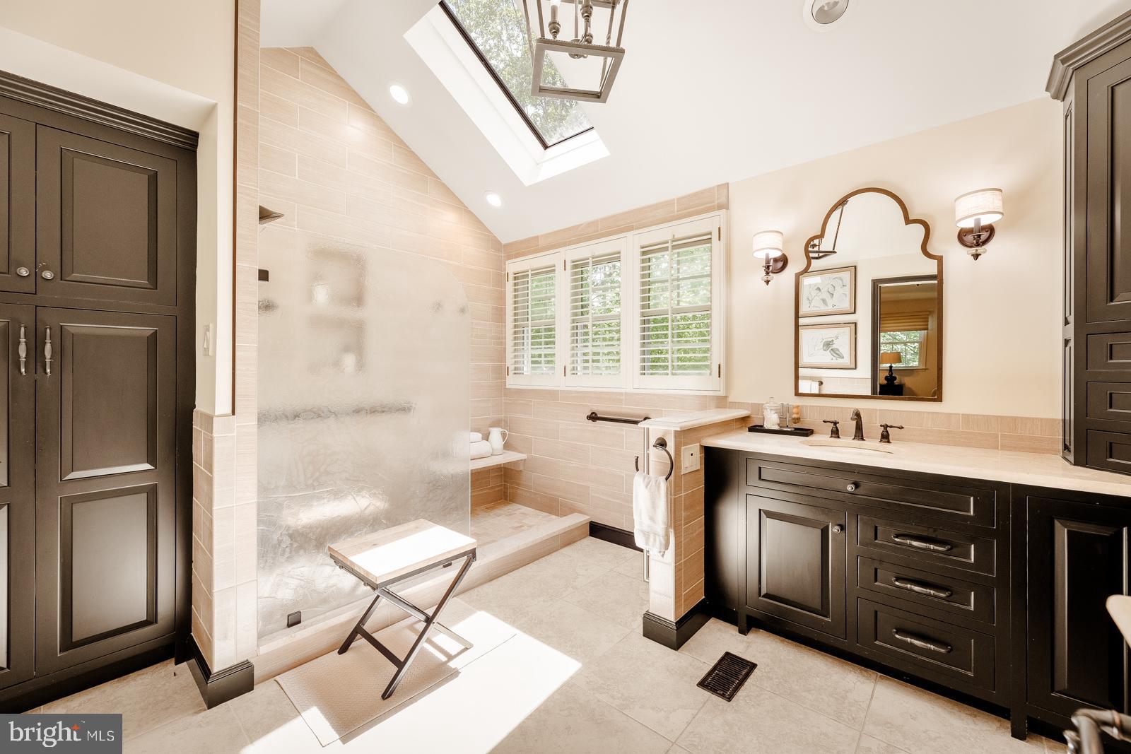 ROLLING COACH ESTS - Residential