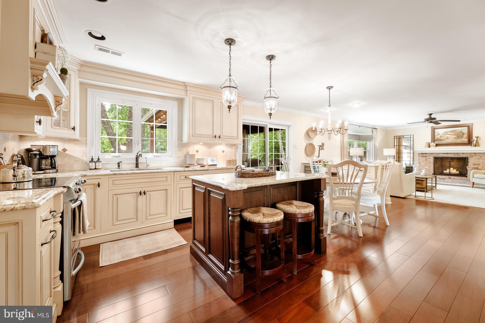 ROLLING COACH ESTS - Residential