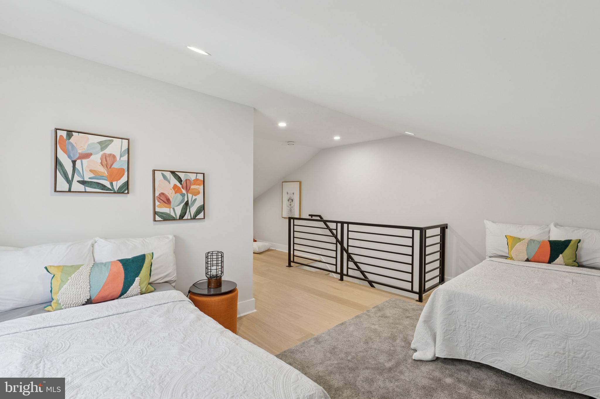 ROXBOROUGH - Residential