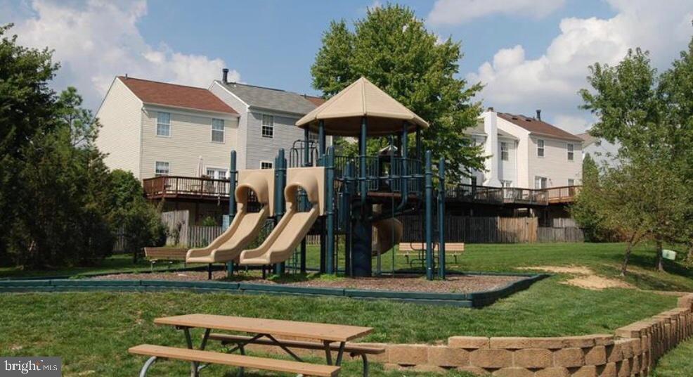 VALLEY STREAM ESTATES - Residential