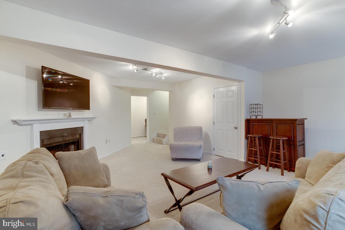 VALLEY STREAM ESTATES - Residential