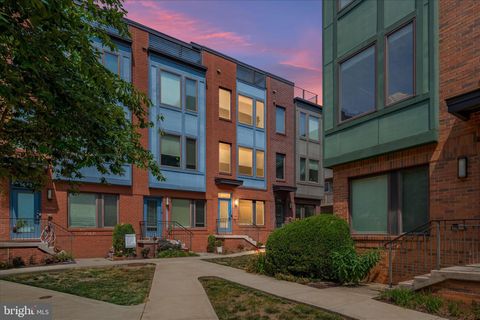 Townhouse For Sale - 5646 46th Place<br/> HYATTSVILLE, MD 20781