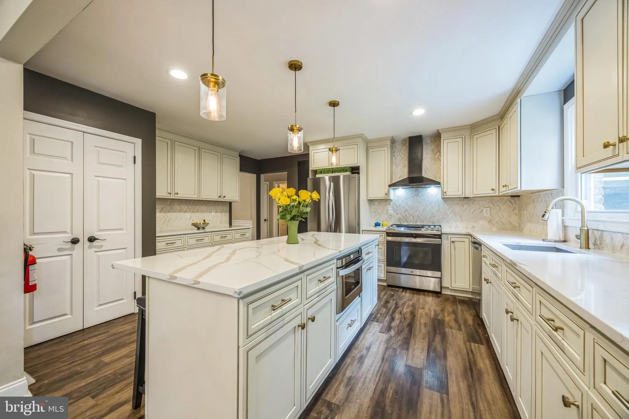 Cherry Hill, New Jersey 08003, United States, 4 Bedrooms Bedrooms, ,3 BathroomsBathrooms,Residential,Pending,191130