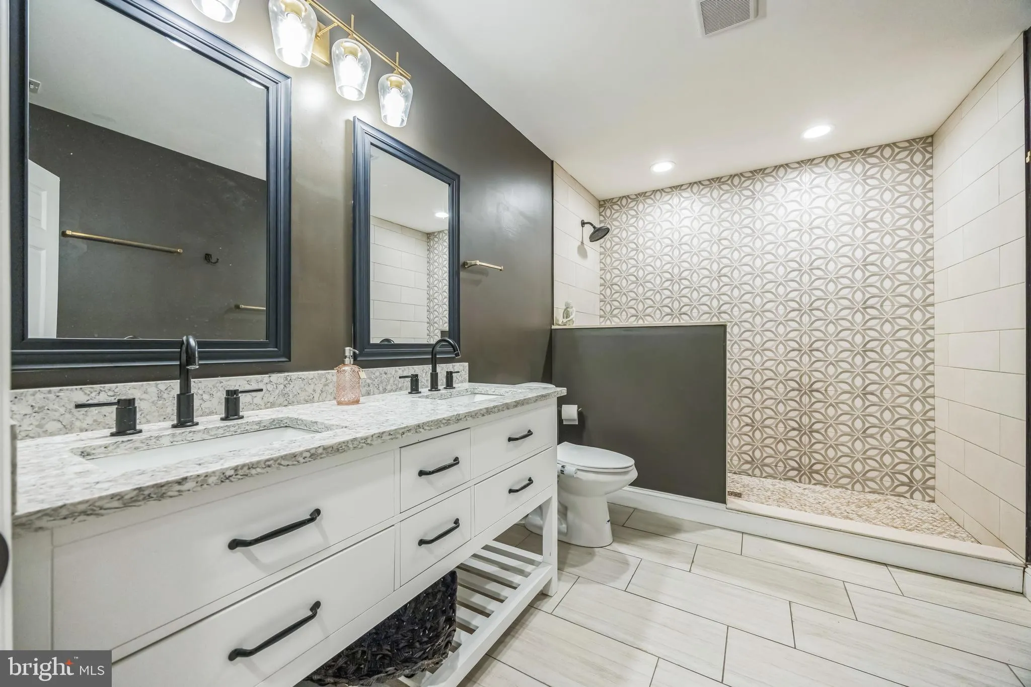 Cherry Hill, New Jersey 08003, United States, 4 Bedrooms Bedrooms, ,3 BathroomsBathrooms,Residential,Pending,191130