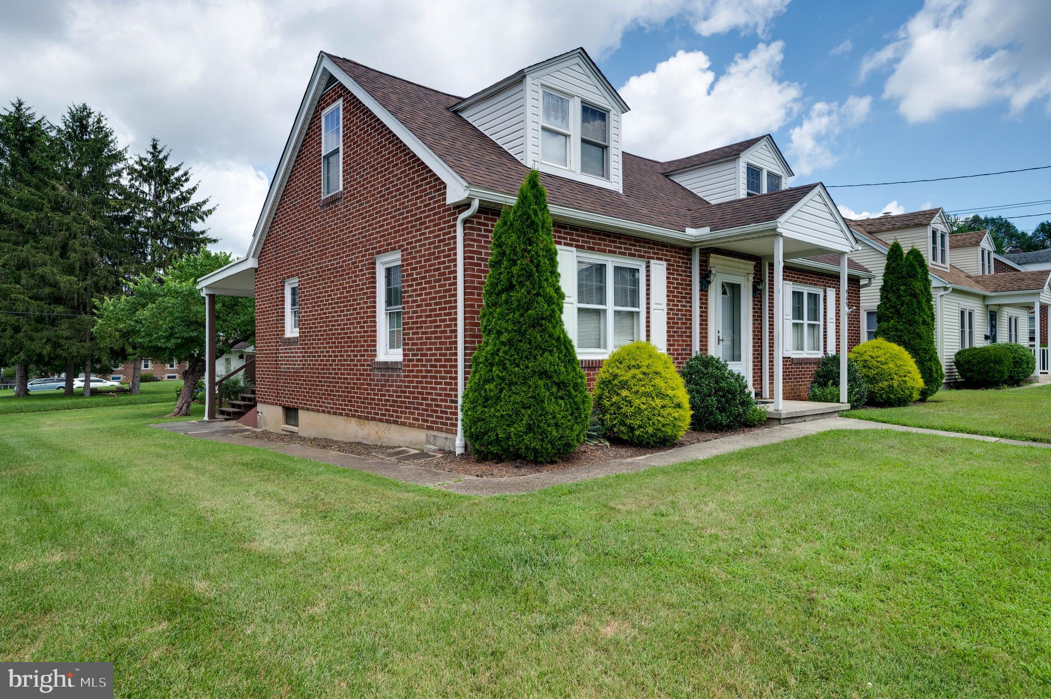 909 N 9TH STREET