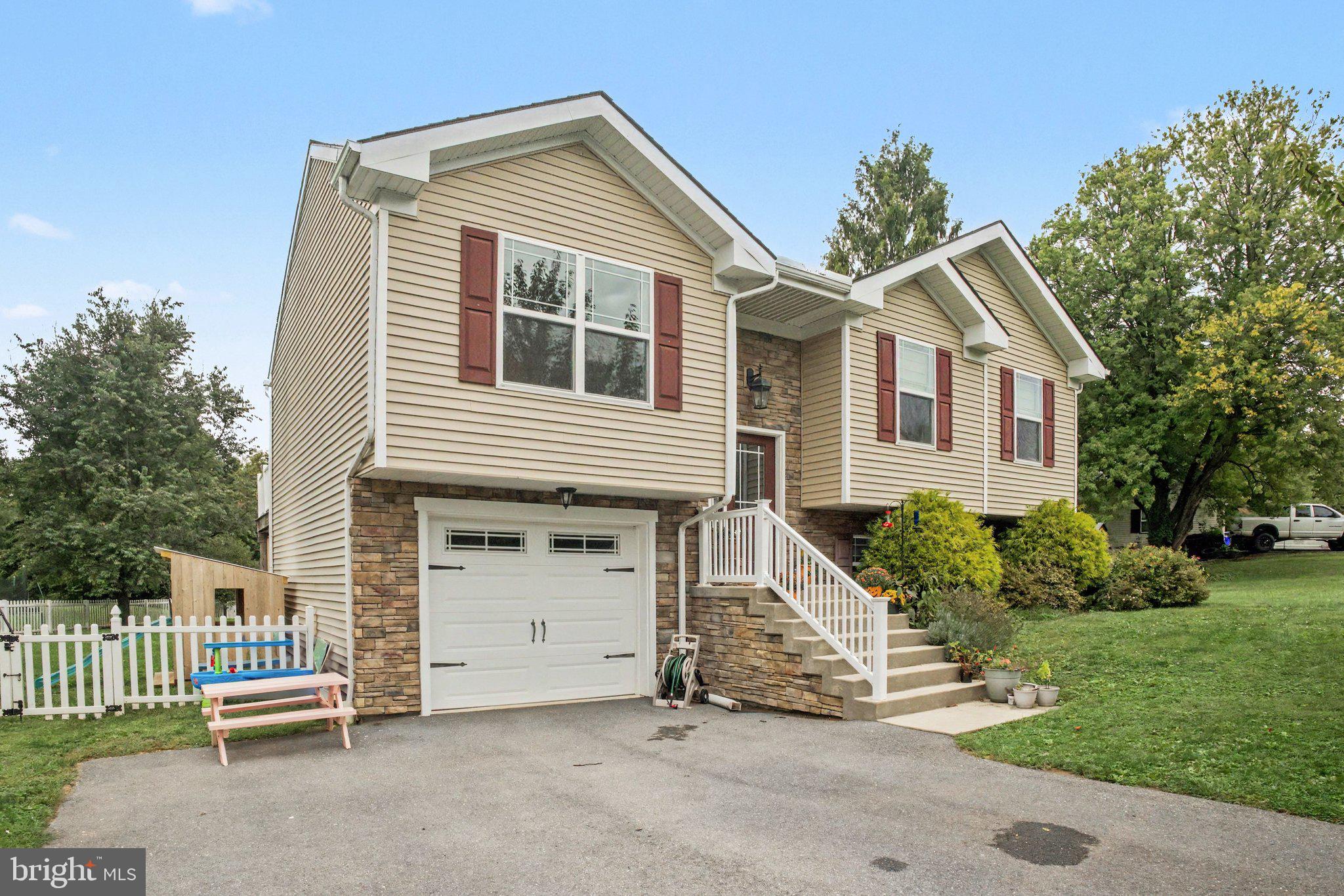 41 DEN MAR DRIVE