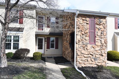 Photo of 175 Oak Knoll Circle, MILLERSVILLE, PA 17551 (MLS # PALA2068062)