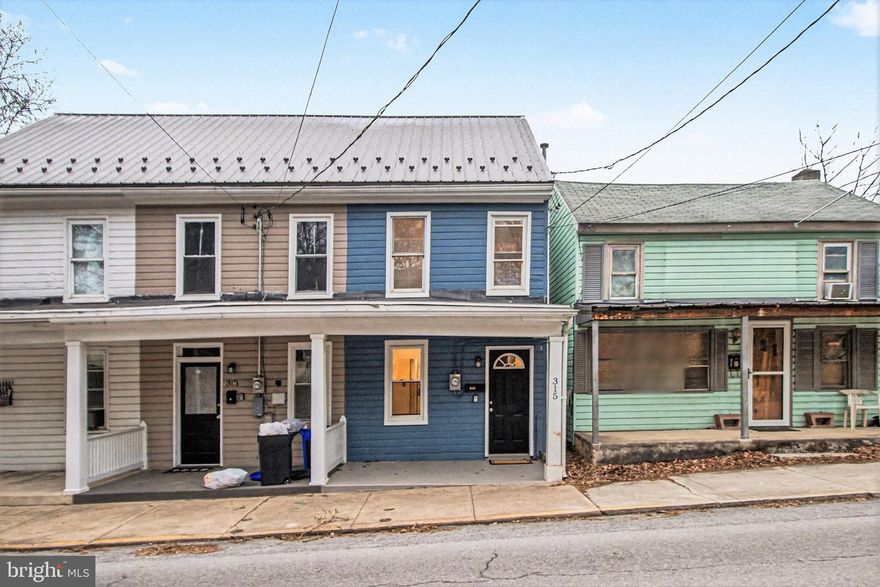 Welcome Home! This home offers 3 beds 1.5 baths and off street parking.