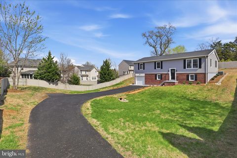 Photo of 3416 Sunny View Drive, ALEXANDRIA, VA 22309 (MLS # VAFX2298462)