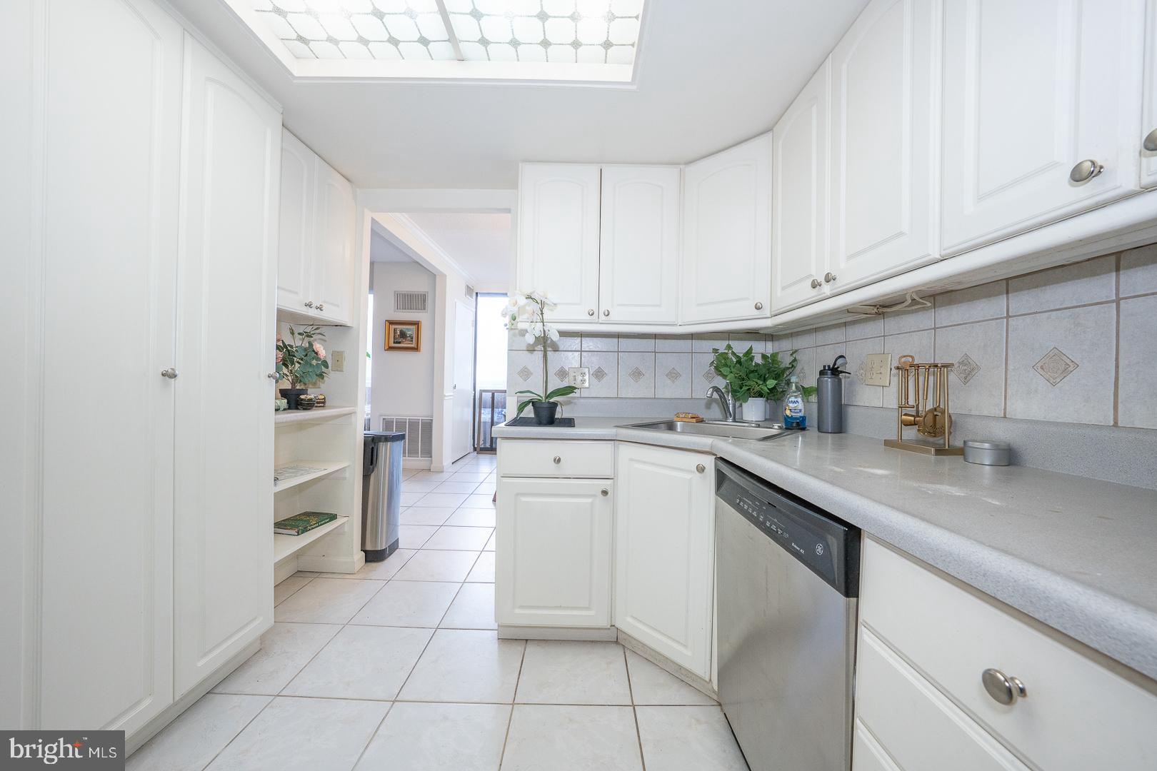 WASHINGTON SQ - Residential