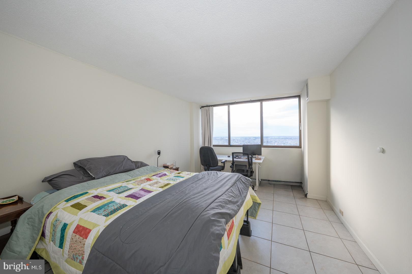 WASHINGTON SQ - Residential