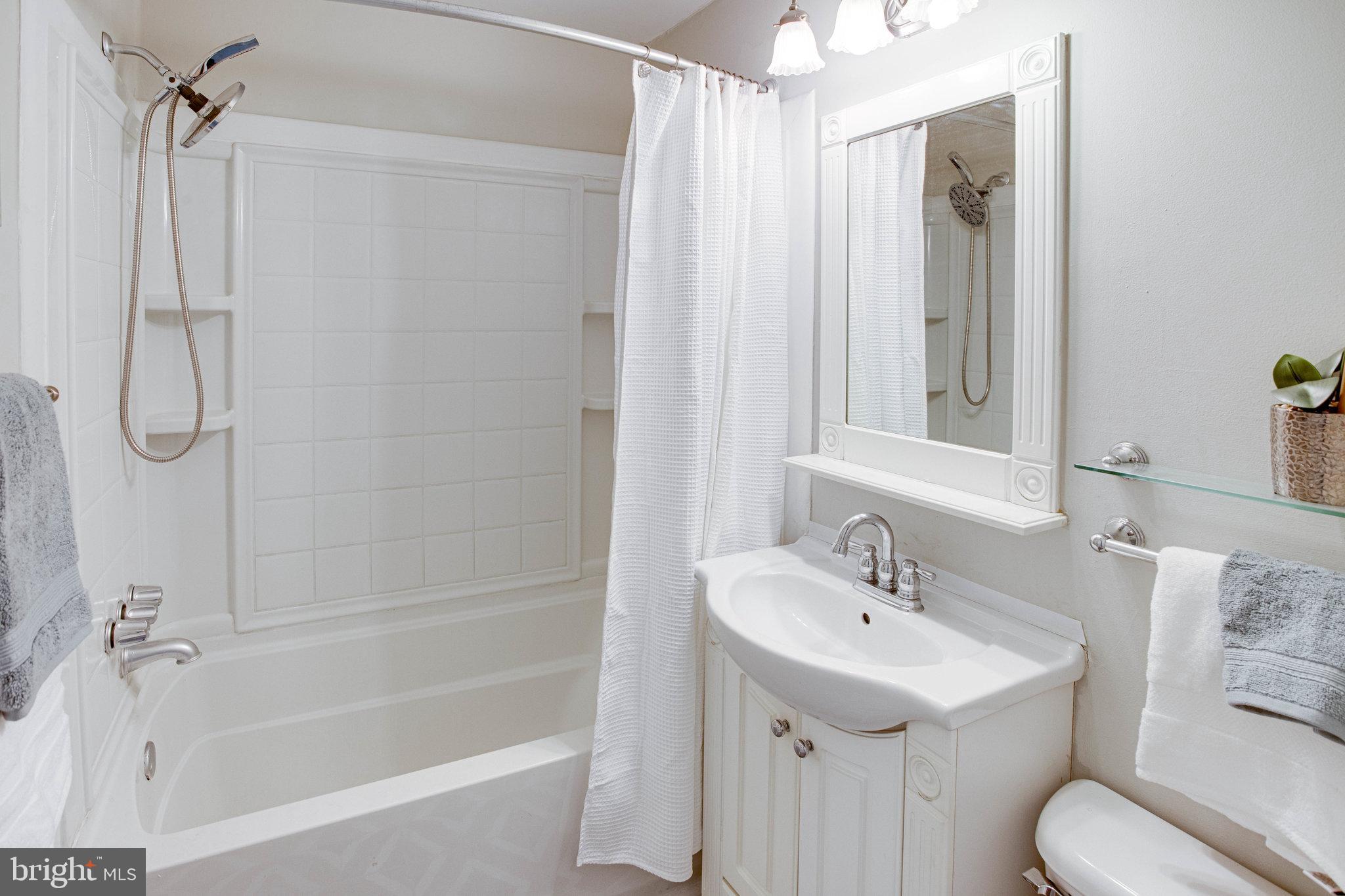 GREENWICH HILL - Residential