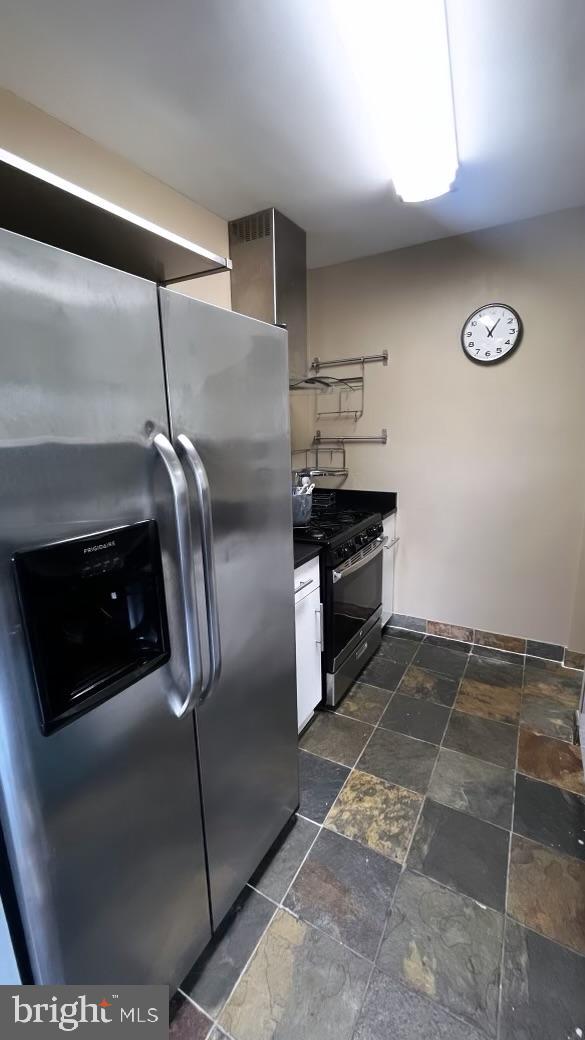 STRATTON HOUSE - Residential Lease