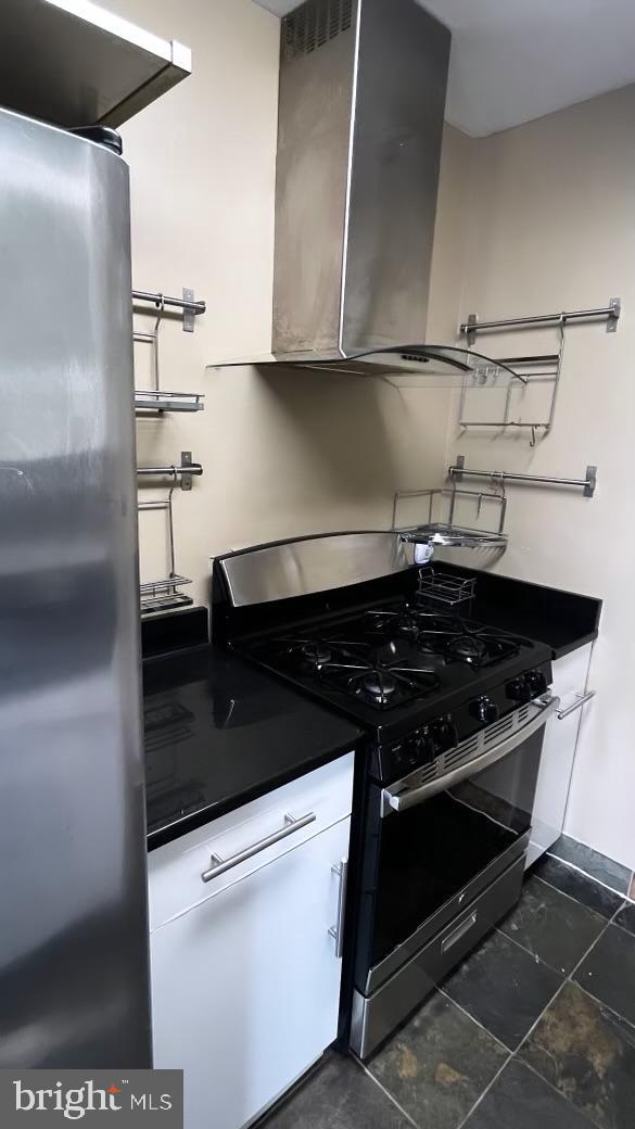 STRATTON HOUSE - Residential Lease