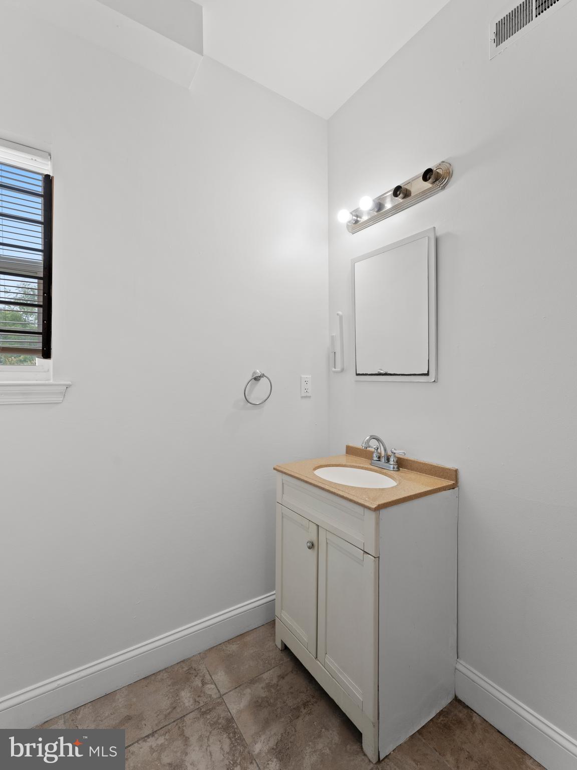 TEMPLE UNIVERSITY - Residential Lease