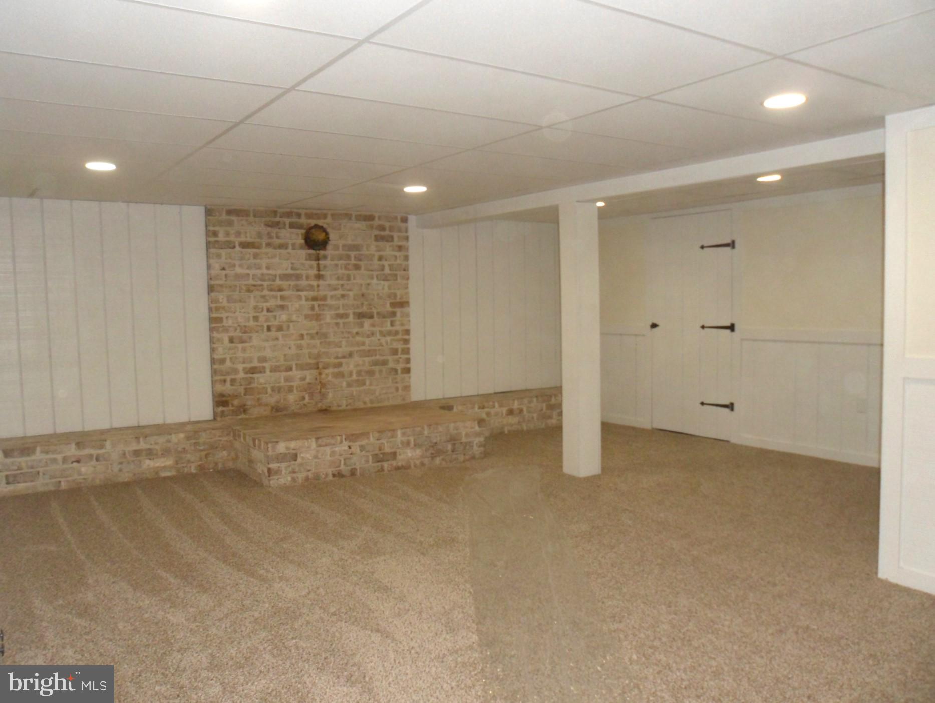 CENTER SQUARE MANOR - Residential