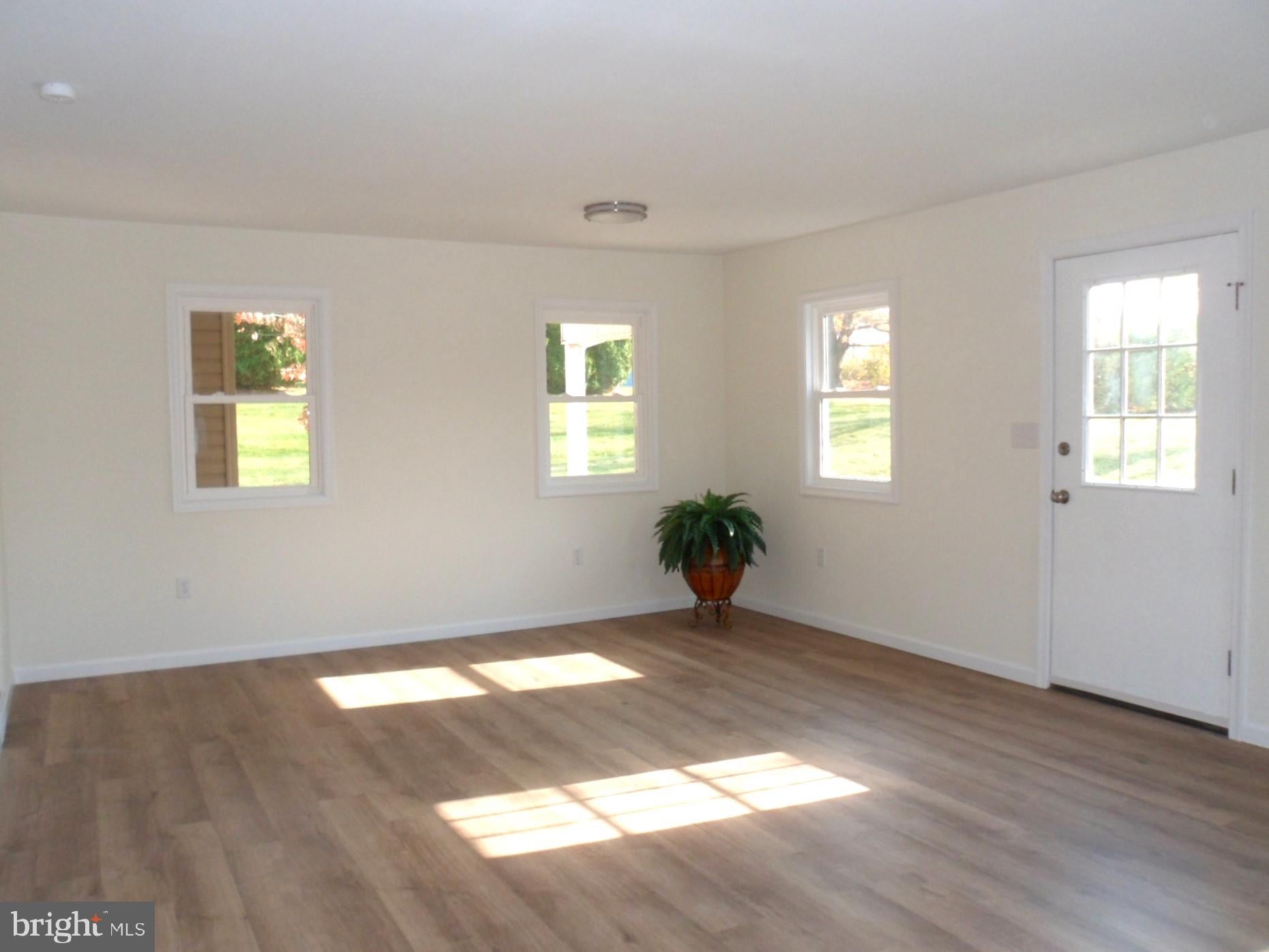 CENTER SQUARE MANOR - Residential