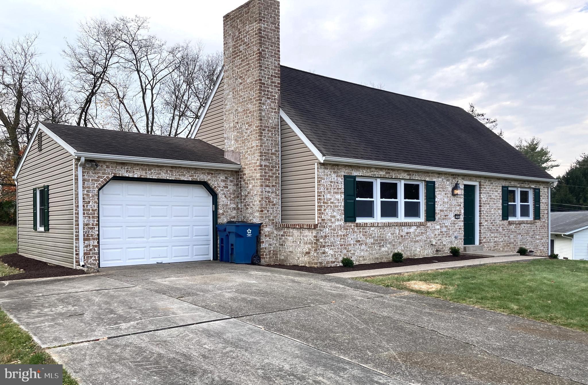 CENTER SQUARE MANOR - Residential