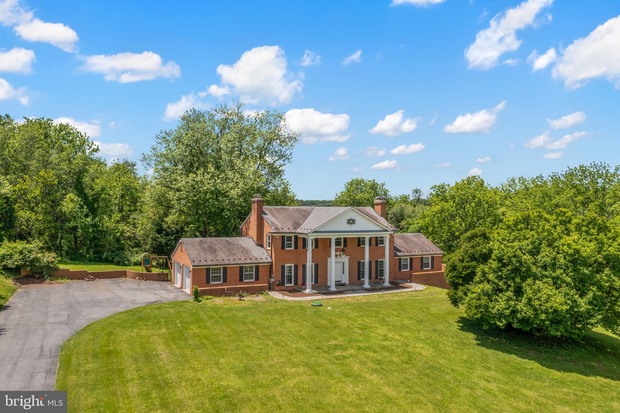 22 HAWLINGS COURT
